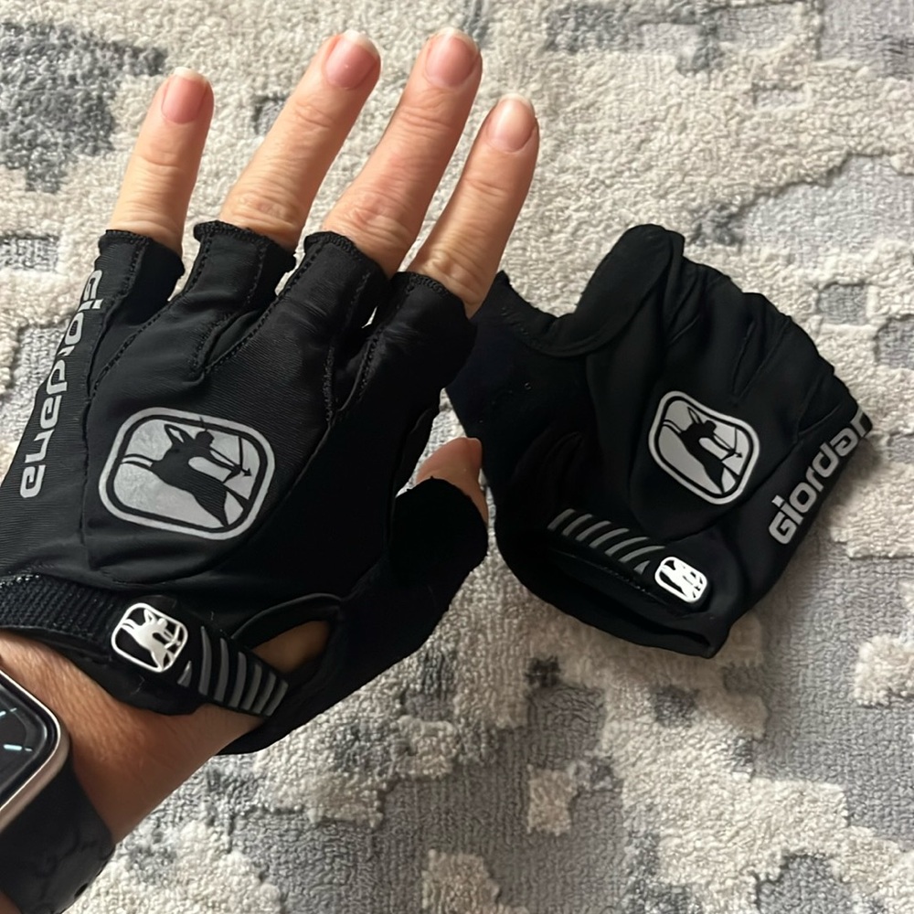 Girodana women’s size small cycling gloves